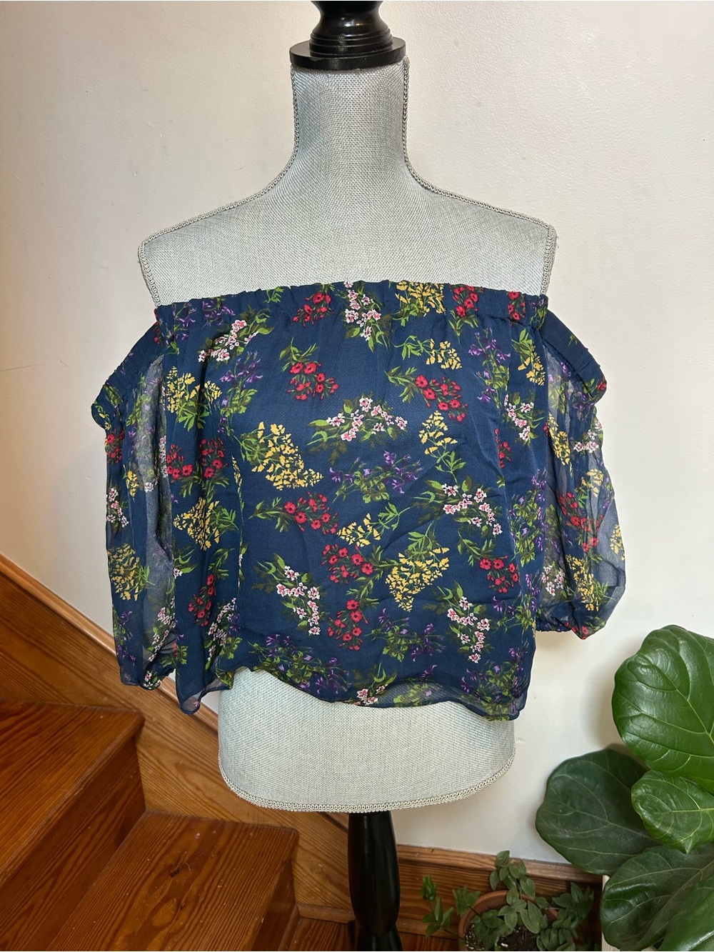 Ella Moss Navy Floral Off-Shoulder Crop Top